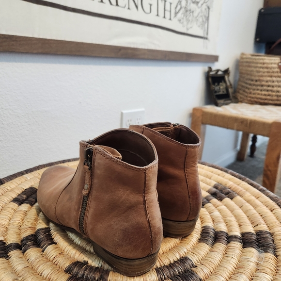 ALDO leather almond toe low bootie - Picture 10 of 10